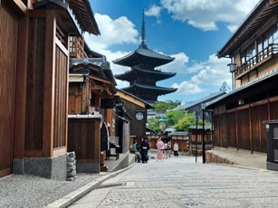 京都観光スポット：八坂の塔